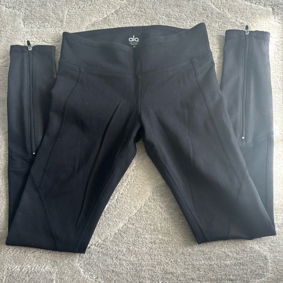 ALO Yoga Midnight Black Leggings - Picture 2 of 5